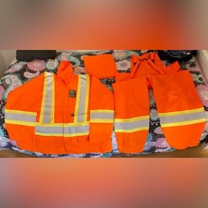 Two pieces safety high visibility rain outfit with detachable hood.